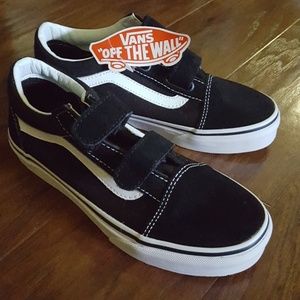 NWT Old Skool Kids black and white Vans shoes size